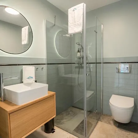 Invest Place 2 Be Apartment *