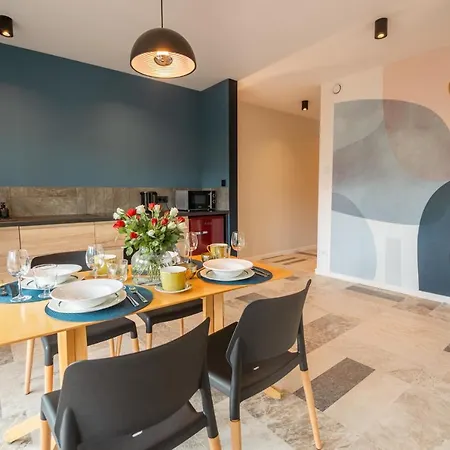 Invest Place 2 Be Apartment *